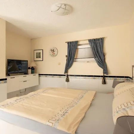 Charmante In Mit Pool Und Grill Appartement